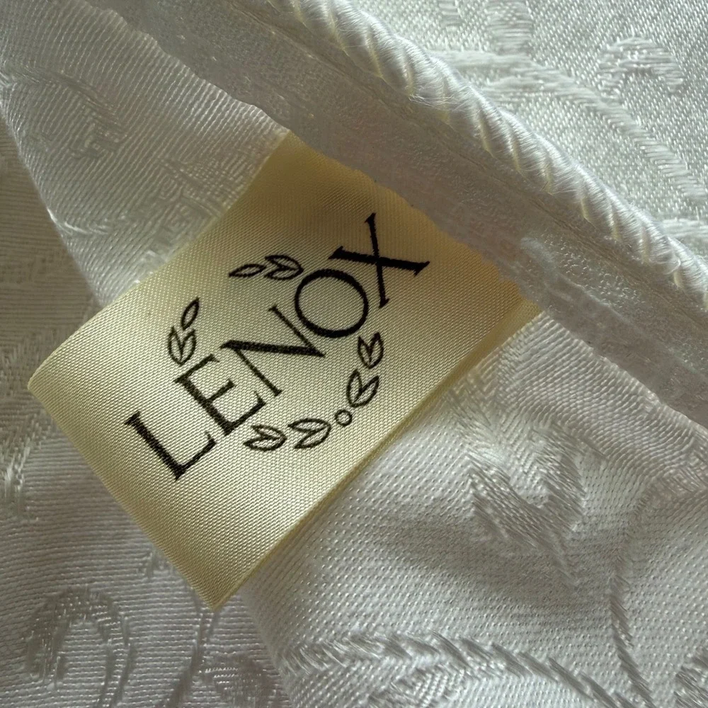 Lenox Bright White Damask‎ Large Rectangle Tablecloth Rope Hem 116